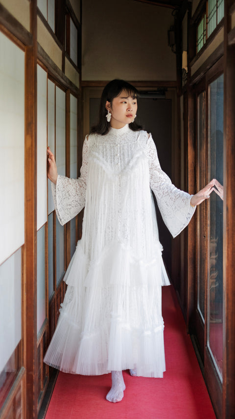 PRE-ORDER｜無法定義的壓摺蕾絲吊帶裙