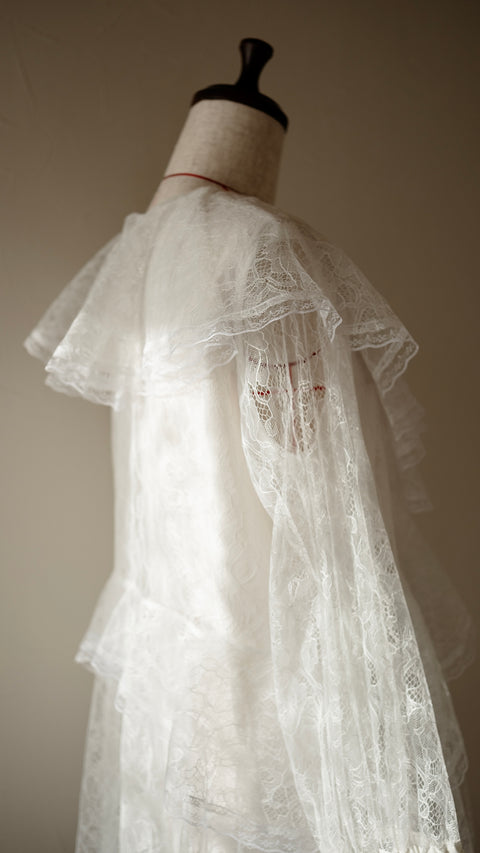 《NEW COLOR》｜荷葉蕾絲上衣