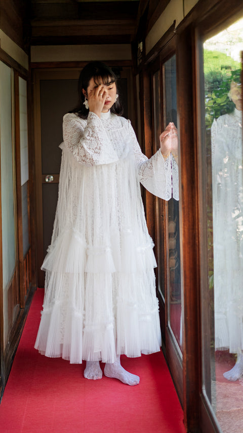 月下·立領開肩蕾絲洋裝套裝組合，做為輕婚紗呈現多元造型可能